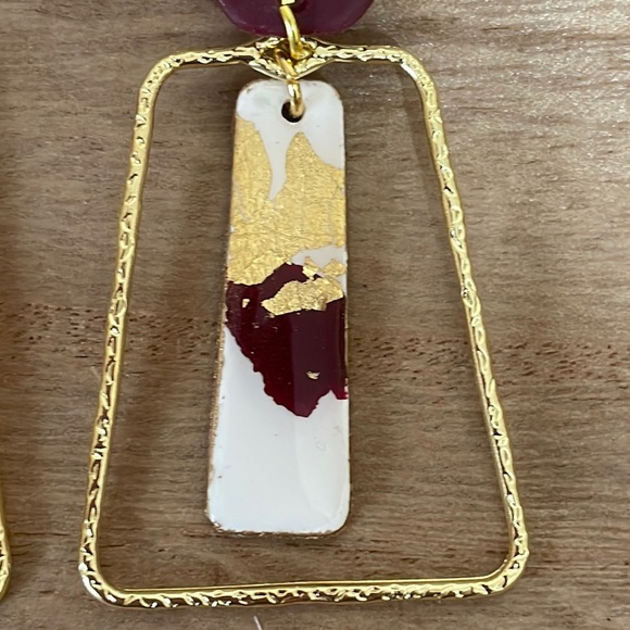 🎉♥️ NEW ARRIVAL! Mural Multi Gold Dangle Earrings Game Day Gifts - Picture 5 of 5